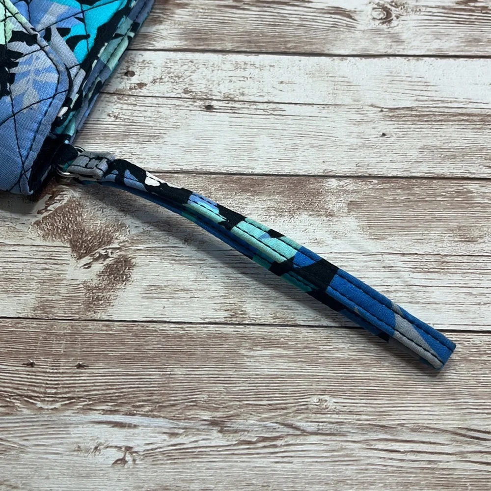 Vera Bradley Camofloral Pattern Wristlet Clutch Wallet Blue Green Tropical